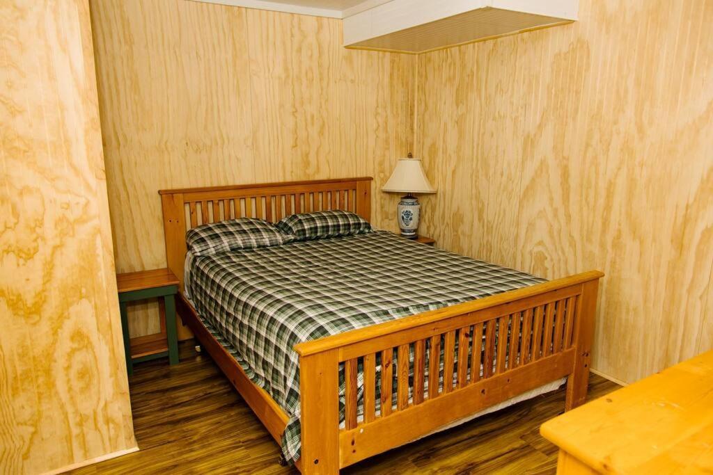 Dingle Run Lodge At Sir Sam'S Haliburton Exteriör bild